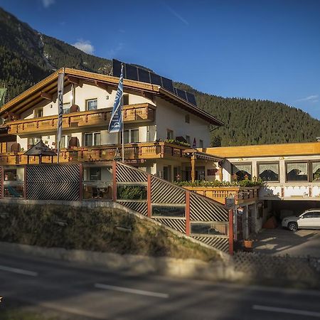 Ferienhotel Dobler Weissenbach am Lech Exteriör bild