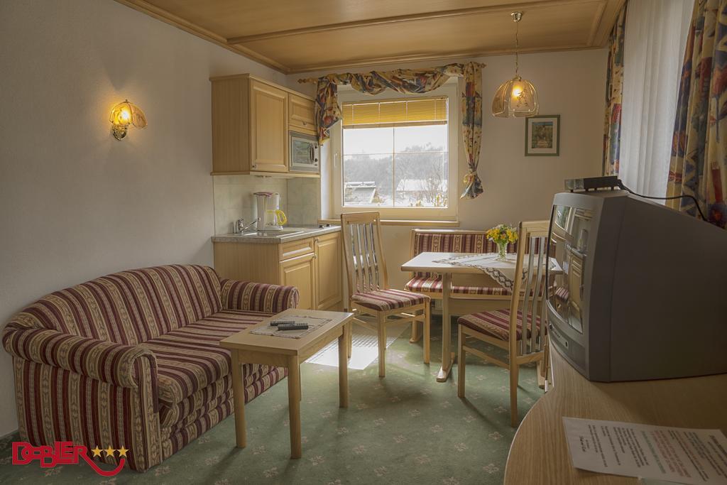 Ferienhotel Dobler Weissenbach am Lech Rum bild